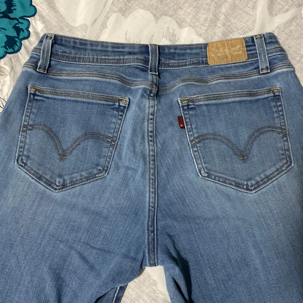Levi’s Light Wash Flare Jeans - Picture 14 of 15